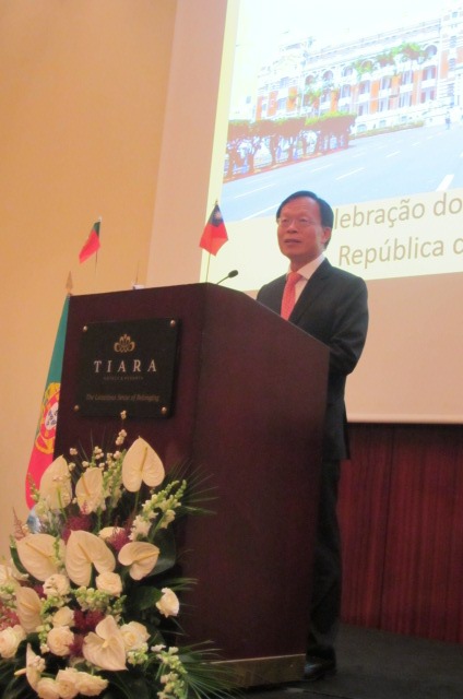 駐葡萄牙代表處本(102)年10月9日晚間假里斯本Tiara Park Atlantic Lisboa飯店Coimbra宴會廳舉辦本年國慶酒會，參加者有外交團、政、學、企業界、僑胞及留學生約140人。