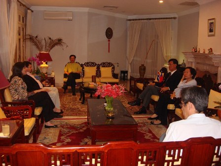 En la residencia del embadajor de Taiwan, se ofrecio un cena a la Vice Ministra de Educacion Sra. Diana Serafini y esposo