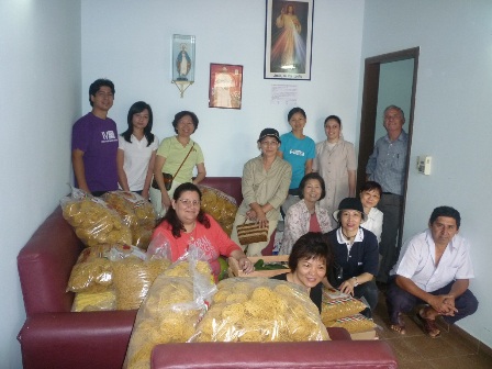 Entrega de viveres en el Hogar San Vicente, por parte de la Esposa del Embajador Sra. Cristina de Huang