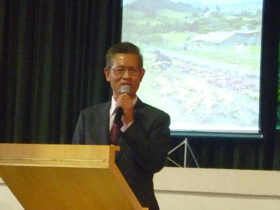 El Embajador de la Republica de China (Taiwan) Lien-sheng Huang ofrece unas palabras a los asistentes al Taller de Huerta Escolar en el Colegio Chiang Kai Shek
