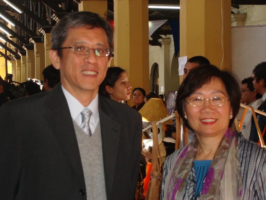 2010.06.08 La Sra. Cristina de Huang participa de la inauguracion de la Feria de Artesania