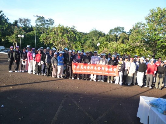 2010.06.12 Grupo de participantes del torneo de golf, que se realizo entre las actividades de la reunion