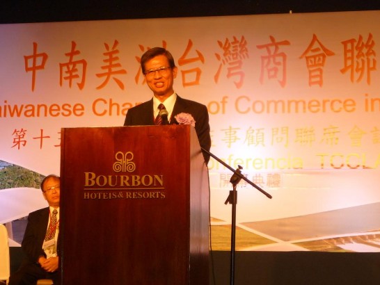 2010.06.13 El Embajador Lien-sheng Huang da un discurso en la Reunion de la Asociacion de Empresarios Taiwaneses de America Latina