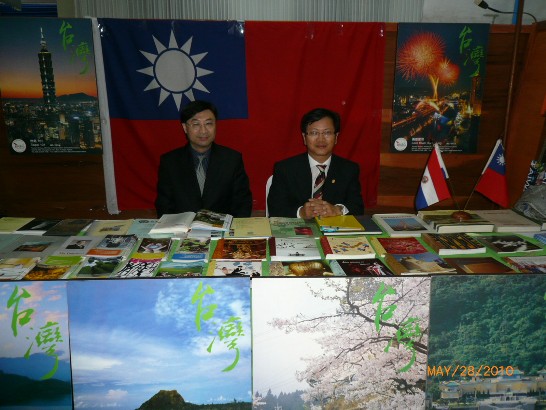 2010.05.28 Stand de la Embajada de Taiwan en la 7ma. Feria de Libros Caaguazu Lee, en la Ciudad de Cnel. Oviedo, en el Salon Multiuso de la Cooperativa