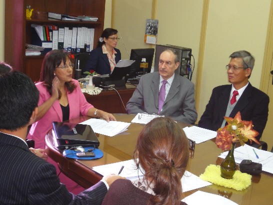 2010.05.28 El Embajador Lien Sheng-huang participo de una reunion con miembros de la camara de diputados, que trataron el tema de la ley de migracion