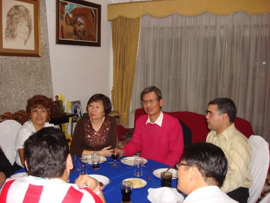 2010.06.24 Fernando Basualdo de la Universidad Tecnologica Intercontinental invita al Embajador Lien-sheng Huang y Sra Cristina a una cena en su residencia