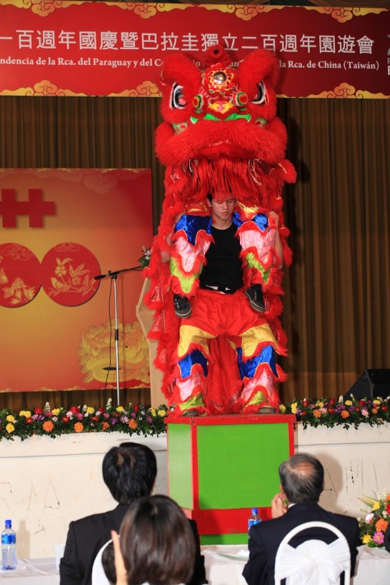 2011.10.09Festejos por el Doble Diez en el Colegio Chiang Kai Shek