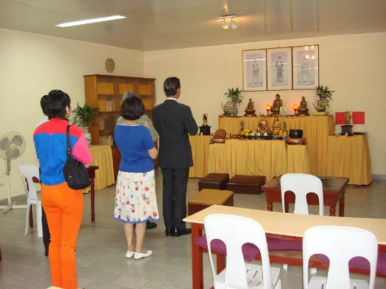 2011.01.09 Embajador participa de Ceremonia Budista