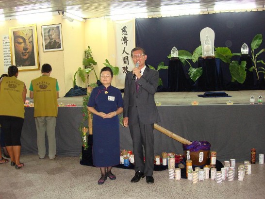 2011.01.09 Ceremonia en templo budista