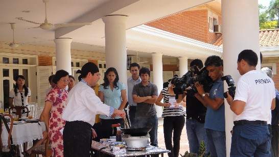 2011.02.01 Demostracion de comida china en residencia del Embajador Lien-sheng Huang