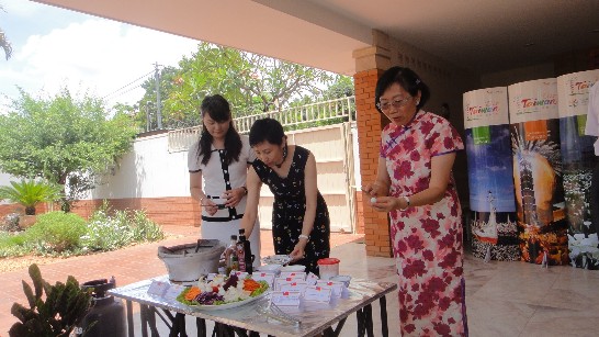 2011.02.01 Demostracion de comida china en residencia del Embajador Lien-sheng Huang