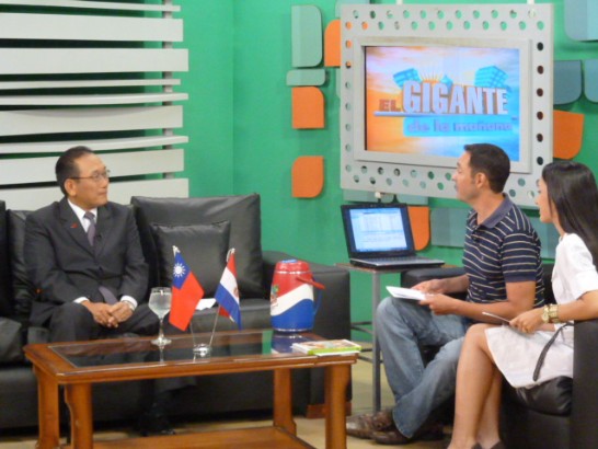 Entrevista de Sr.Embajador José María Liu con Red Guaraní