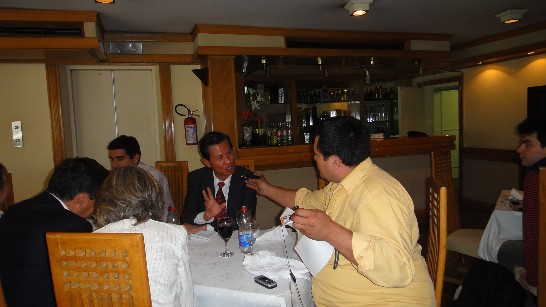 2010.10.13 黃大使接受媒體現場專訪