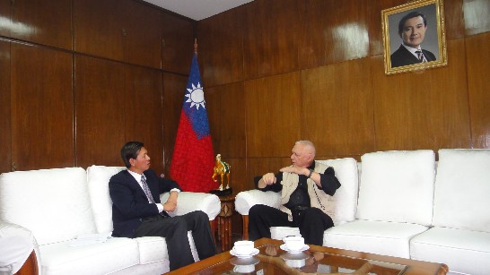 2010.10.22 ABC彩色報社長Aldo Zucolillo拜會黃大使聯昇