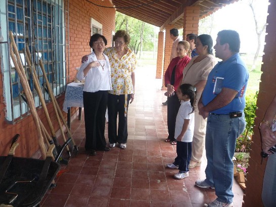 2010.10.01 黃大使聯昇夫人與巴國第一夫人相偕探視巴國學童