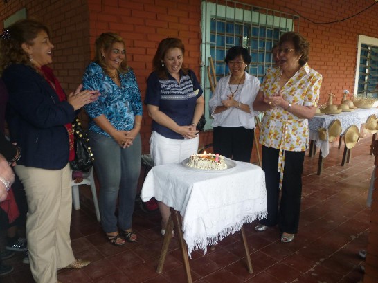 2010.10.01 黃大使聯昇夫人與巴國第一夫人相偕探視巴國學童