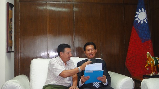 2010.12.23 黃大使發表賀詞