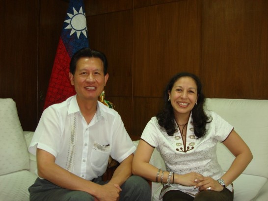 2010.12.24 黃大使與羅秀合影