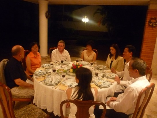 2010.11.30 駐巴拉圭黃大使聯昇夫婦宴請即將應邀訪華之巴工商部商業次長貝多莫夫婦