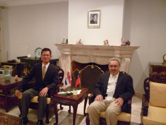 黃大使與玻部長合影