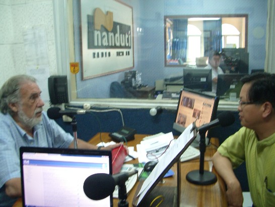 駐館新參處朱參事盛鴻接受Ñandutí電台台長Humberto Rubin現場專訪