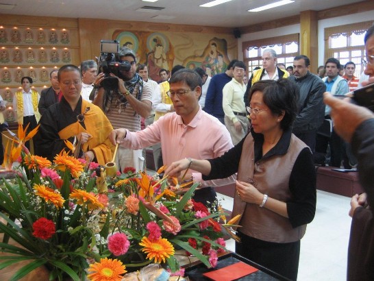 2010.05.09 黃大使夫人浴佛
