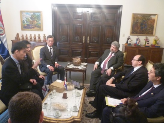 2010.05.11 與拉科納達外長會談情形。