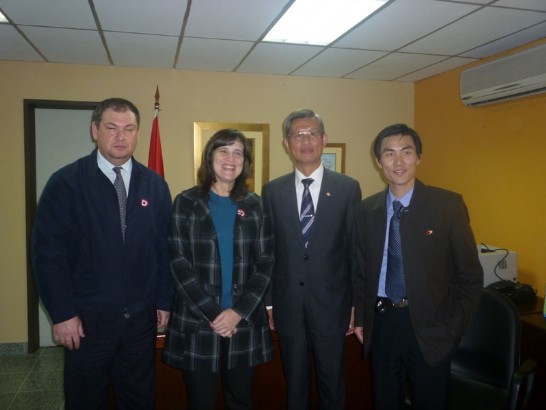 2010.05.11 拜會教育部次長Diana Serafini及Hector Valdez會談合影。