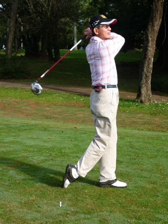 2010.05.22-05.25 黃大使應邀為東方市中華高爾夫球協會「第九屆會長盃邀請賽」開球