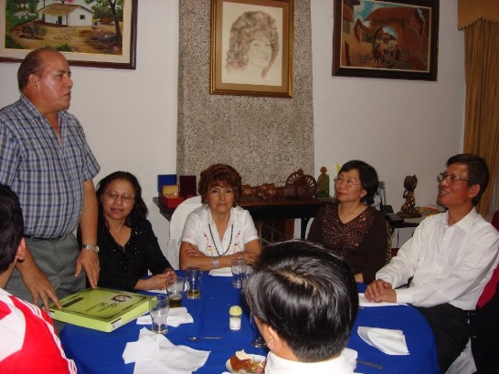2010.06.24巴拉圭洲際科技大學Fernando Basualdo主任於自宅宴請黃大使聯昇夫婦及駐館館員一行