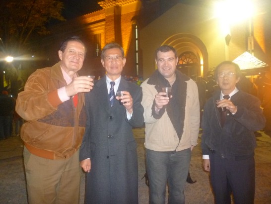 2010.06.05黃大使與移民局長合影