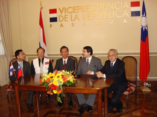 2010.07.09副總統佛朗哥主持記者會場景