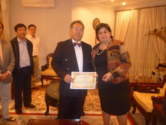 2010.07.09駐巴拉圭黃大使聯昇夫婦晚宴衛生部長馬丁妮斯及國合會行動醫療團成員一行