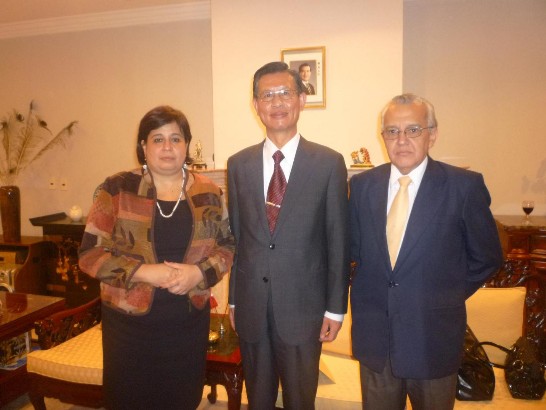 2010.07.09 駐巴拉圭黃大使聯昇夫婦晚宴衛生部長馬丁妮斯及國合會行動醫療團成員一行