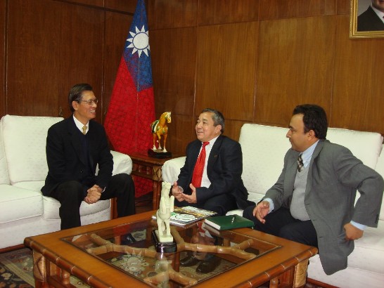 2010.07.21駐巴拉圭黃大使聯昇接見國立Concepción大學Rojas校長
