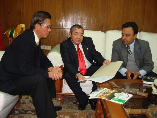 2010.07.21 駐巴拉圭黃大使聯昇接見國立Concepción大學Rojas校長