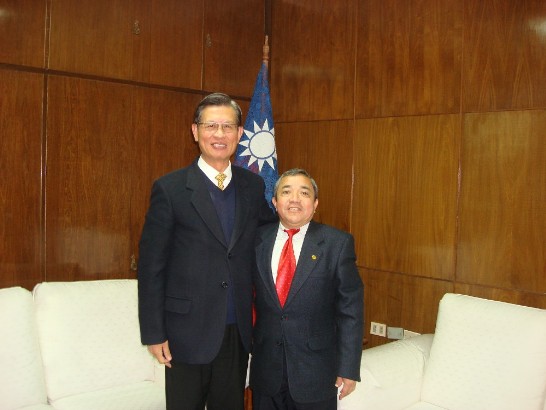 2010.07.21 駐巴拉圭黃大使聯昇接見國立Concepción大學Rojas校長