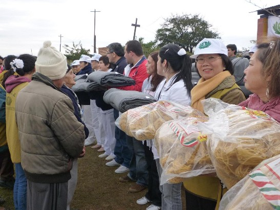 2010.07.25 黃大使夫人應邀參加亞松森慈濟聯絡處發放濟貧物資活動