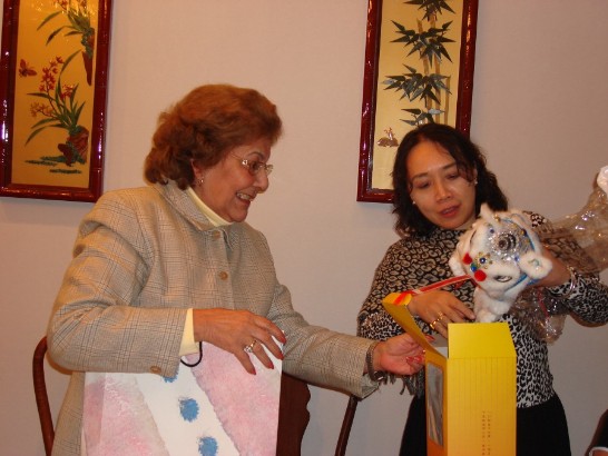 2010.08.06 黃大使設宴為「國際青年大使」訪團餞行