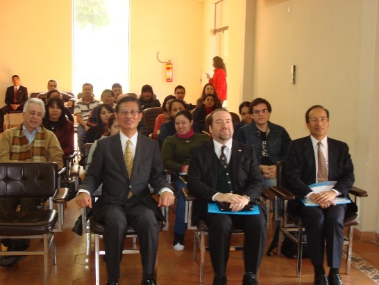 2010.08.09黃大使主持2010年巴拉圭台灣獎學金生行前說明會