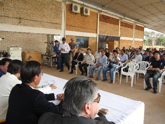 2010.08.17 黃大使主持食品加工設備捐交巴國芝麻農協會儀式