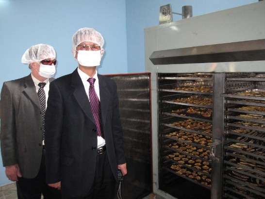 2010.08.17 黃大使主持食品加工設備捐交巴國芝麻農協會儀式