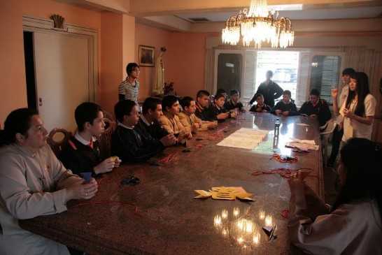 2010.07.30 我國「國際青年大使」赴亞松森市天主教教會學校進行文化交流