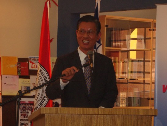 2010.08.23 黃大使與國立亞松森大學Pedro González校長主持「台灣文化週」開幕典禮