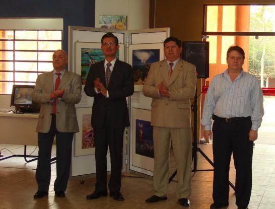 2010.08.23 黃大使與國立亞松森大學Pedro González校長主持「台灣文化週」開幕典禮