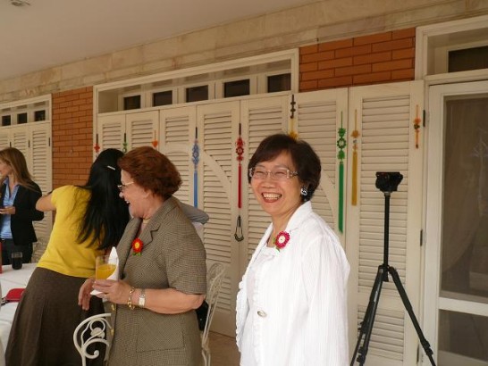 2010.08.25 以「結」會友－僑委會文化巡迴教師陳娟娟老師成功推動文化外交