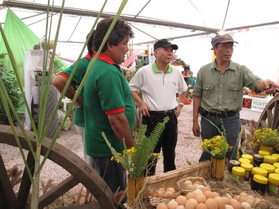2010.08.27 駐巴拉圭技術團李團長參觀第一屆下夏谷區域性農牧工商展