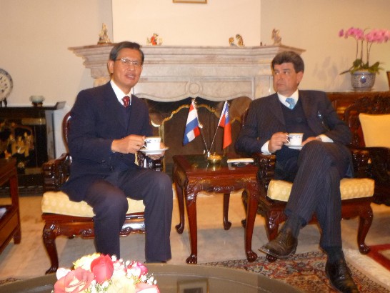 2010.08.03 黃大使晚宴巴拉圭公共工程暨交通部部長