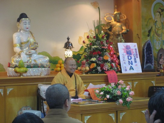 2010.08.05 黃大使夫婦應邀參加國際佛光會亞松森分會佛學講座