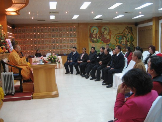 2010.08.05 黃大使夫婦應邀參加國際佛光會亞松森分會佛學講座